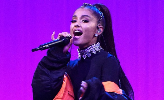 VIDEO: Ariana Grande diễn 'sung' ở Trung Quốc, không hề 'đau ốm' gì