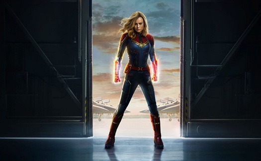 Trailer 'Captain Marvel' đầu tiên: Brie Larson dùng siêu năng lực đấm thẳng mặt... cụ già