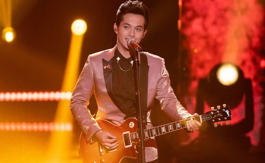 VIDEO: 'Soái ca' 18 tuổi đăng quang 'American Idol', hạnh phúc hát vang ca khúc 'Flame'