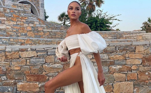 Olivia Culpo 'xả' loạt ảnh diện váy xẻ tới... eo khi đi nghỉ