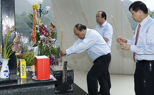 Thủ tướng dâng hương tại Khu di tích Trung đoàn Tây Tiến