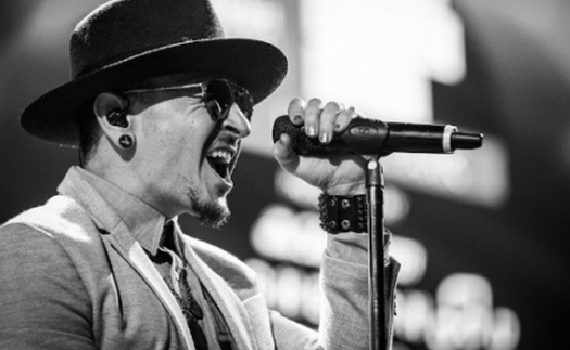 Chester Bennington của Linkin Park treo cổ tự tử ở tuổi 41: Tuổi thơ bị lạm dụng, vô gia cư, rượu và ma túy