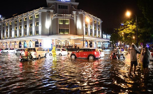 Bão số 6 - Siêu bão Mangkhut sắp vào: Hà Nội mưa to và dông, lũ sông Hồng dâng cao