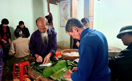 Bánh chưng trong ngày lũ