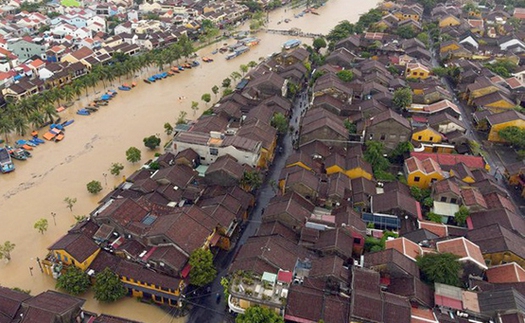 Thời tiết ngày mai: Miền Bắc se lạnh, miền Trung mưa to