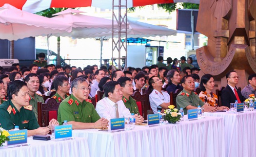 Khai mạc trưng bày chuyên đề 'Hành trang đương đầu giặc lửa'