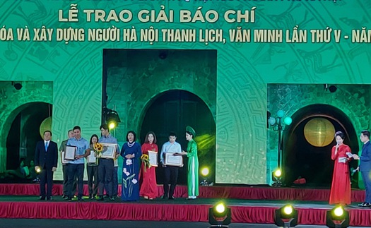 Trao Giải báo chí về Phát triển văn hóa và xây dựng người Hà Nội thanh lịch, văn minh lần thứ V - năm 2022