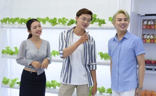 Duy Khánh dạo chơi trong trung tâm công nghệ siêu 'xịn' và cái kết