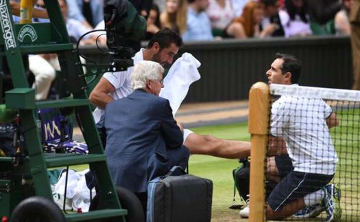 Marin Cilic bật khóc khi đang đánh với Federer ở Chung kết Wimbledon