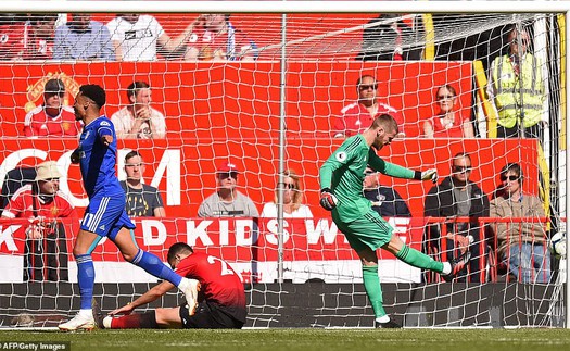 VIDEO MU 0-2 Cardiff: Nỗi xấu hổ ở Old Trafford