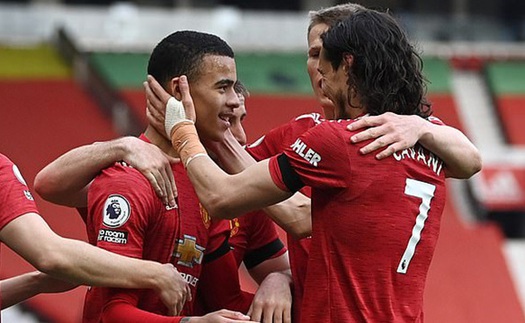 ĐIỂM NHẤN MU 3-1 Burnley: Greenwood tỏa sáng, Cavani ghi bàn, MU lại bám đuổi Man City