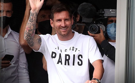 Messi đã có mặt ở Paris để ký hợp đồng với PSG