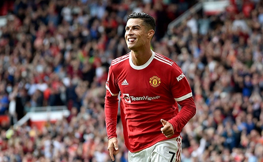 Màn ra mắt hoàn hảo của Ronaldo ở MU