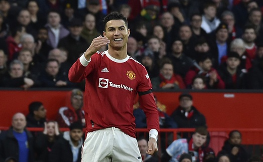 MU 3-2 Tottenham: Ronaldo lập hat-trick, MU trở lại Top 4