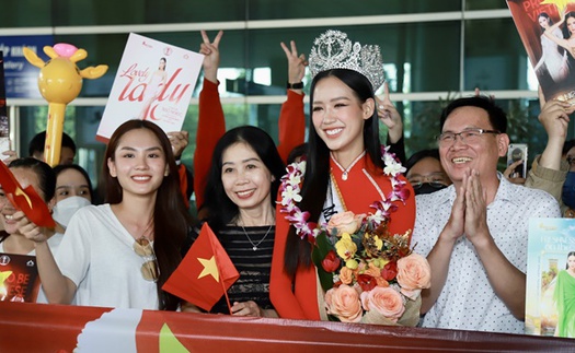 Miss Intercontinental 2022 Bảo Ngọc về nước, được Hoa hậu Mai Phương và siêu mẫu Minh Triệu ra đón