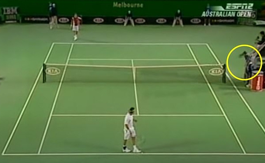 Fan Djokovic kèn cựa vì Federer từng làm điều tương tự nhưng vô sự