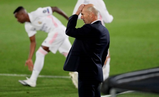 Zidane đến muộn họp báo 1 tiếng, thừa nhận Real Madrid 'thiếu tự tin'