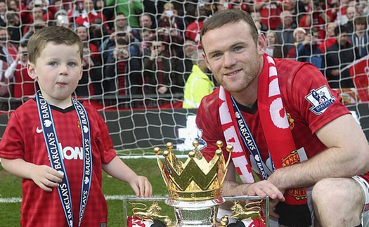 Rooney chính thức treo giày sau 19 năm thi đấu