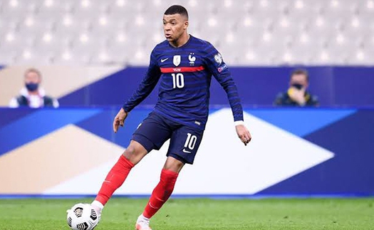 Mbappe được an ủi dù khiến Pháp bị loại khỏi EURO