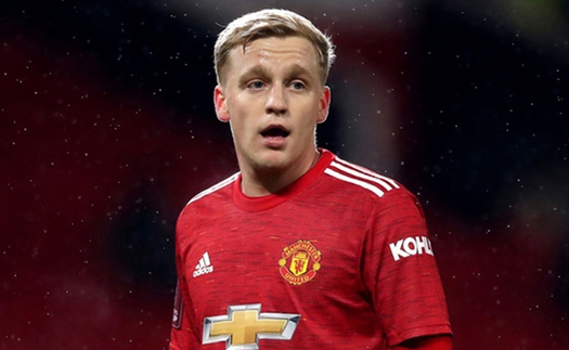 Bóng đá hôm nay 14/7: MU chốt tương lai Van de Beek. Mourinho chính thức có Patricio