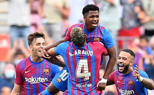 Barcelona 3-0 Levante: Fati trở lại, ghi bàn giúp HLV Koeman giảm áp lực