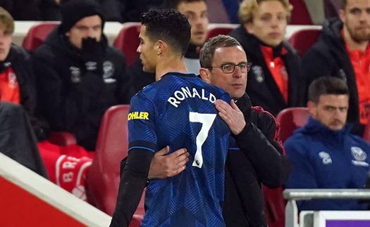 Ralf Rangnick: 'Tôi thay Ronaldo ra vì lợi ích của đội bóng'