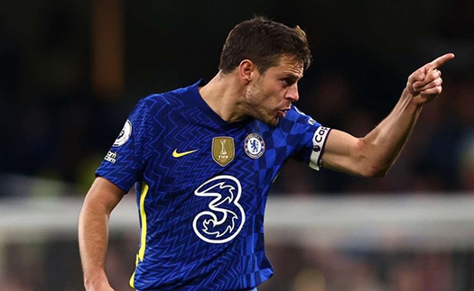 Azpilicueta cãi nhau tay đôi với CĐV sau trận thua Arsenal