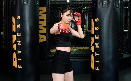 Hoàng Thị Loan mạnh mẽ và quyến rũ với loạt ảnh tập boxing