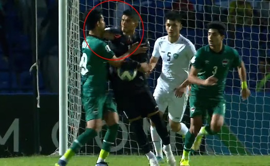 VIDEO: Thủ môn U23 Uzbekistan nhận thẻ đỏ, trận đấu phải bù tới 12 phút