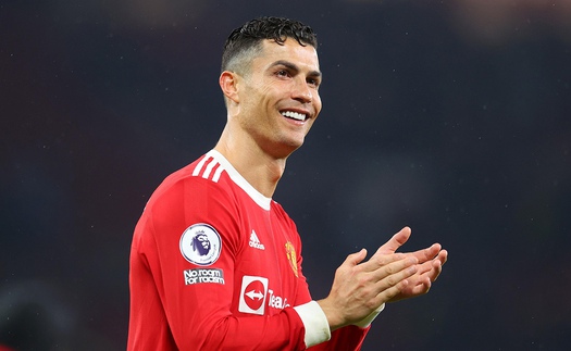 Ronaldo từ chối CLB của Ả rập Xê út, đăng hình luyện tập ở Manchester