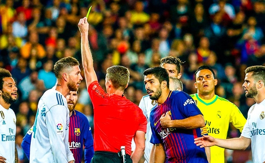 Barcelona 2-2 Real Madrid: Trọng tài mắc liên tiếp sai lầm, trận đấu bị bẻ vụn