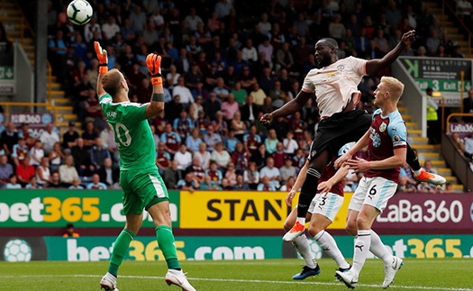 Burnley 0-2 M.U: Lukaku lập cú đúp, M.U tìm lại chiến thắng!