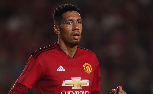 Chris Smalling cứ đá chính thế này, M.U sẽ không bao giờ vô địch