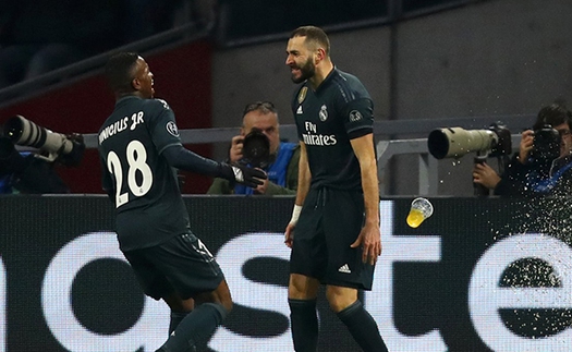 Vinicius Jr gây sốt với pha kiến tạo siêu đẳng cho Benzema