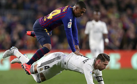 Fan Barcelona hả hê khi Sergio Ramos bị Nelson Semedo 'hạ nhục'