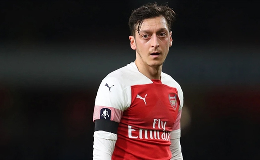 Chelsea đấu với Arsenal: Fan Arsenal ngao ngán trước pha sút penalty tập thảm họa của Oezil