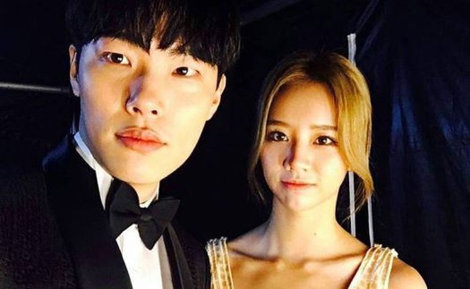 Cặp đôi “hụt” của ‘Reply 1988’ Ryu Jun Yeol và Hyeri chính thức hẹn hò