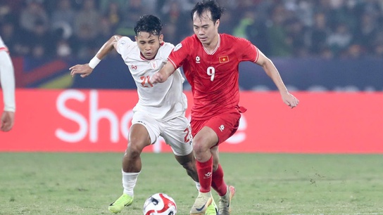 Văn Toàn chấn thương đầu gối, đội tuyển Việt Nam đá bán kết ASEAN Cup tại Việt Trì