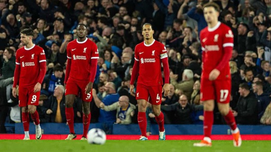 Liverpool thua sốc derby, hụt hơi trong cuộc đua vô địch Ngoại hạng Anh