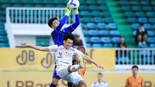 Tiếp nối Nguyễn Filip, một thủ môn tuyển Việt Nam khác bị ‘treo giò’ tại V-League