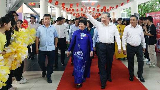 Tổng Bí thư Tô Lâm: Thúc đẩy chuyển đổi số trong trường học, không để học sinh nào bị bỏ lại phía sau
