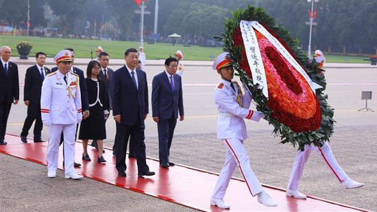 Tổng Bí thư, Chủ tịch nước Trung Quốc Tập Cận Bình vào Lăng viếng Chủ tịch Hồ Chí Minh