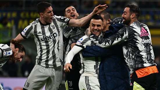 Khiến Inter giương cờ trắng ở Serie A, Juventus tự thắp lên hy vọng C1 dù bị trừ 15 điểm