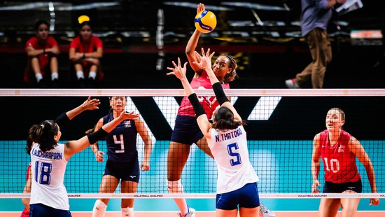 Sau khi thua dễ Đức, bóng chuyền nữ Thái Lan tiếp tục bị Mỹ ‘giải mã’ trong 3 set ở vòng loại Olympic
