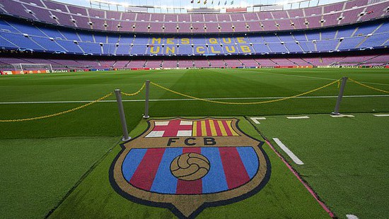 Barcelona nguy cơ bị loại khỏi Champions League vì bê bối tài chính