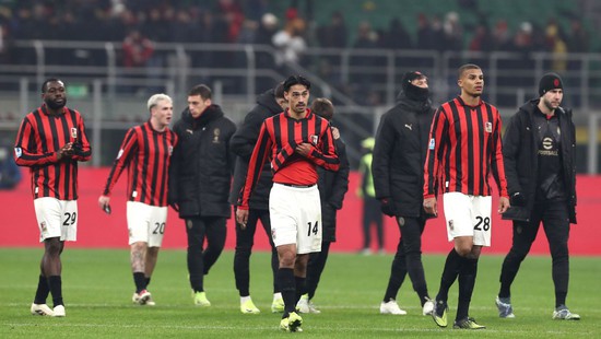 Ngày kỷ niệm của Milan bị phá hỏng vì màn trình diễn đáng thất vọng tại San Siro