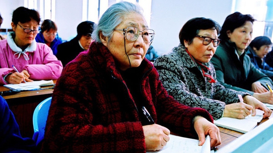 Bùng nổ dịch vụ dạy học cho người cao tuổi ở Trung Quốc