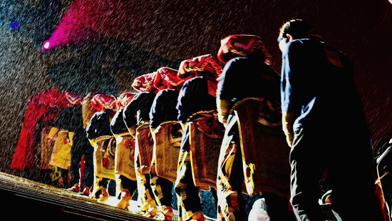 Đồng bào Dao đỏ tại Sapa: Không nghĩ văn hóa của mình lại đẹp đến thế trên sân khấu "Thiêng"!