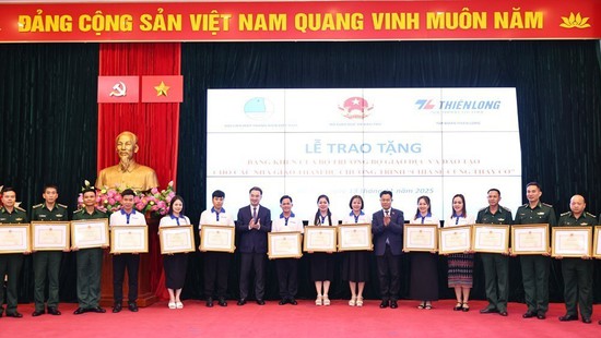 Bộ Giáo dục và Đào tạo tuyên dương 80 nhà giáo trong chương trình "Chia sẻ cùng thầy cô 2025"
