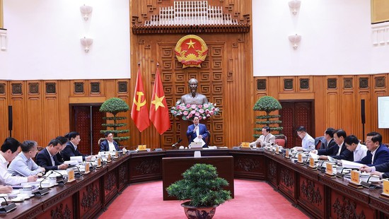 Thủ tướng Phạm Minh Chính: Khẩn trương trình Bộ Chính trị đề án đầu tư trục đại lộ cảnh quan sông Hồng
